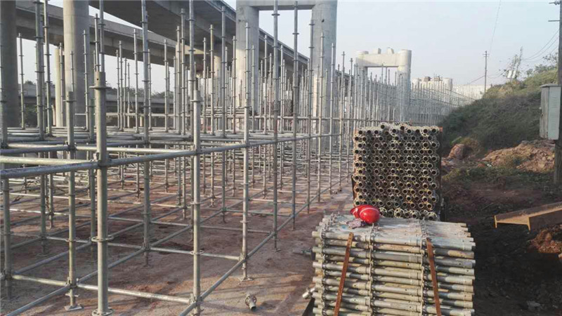 沙坪坝火车站...